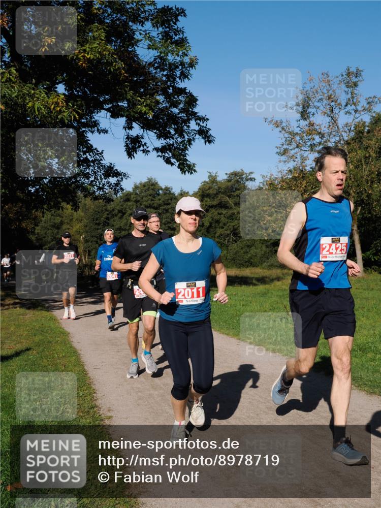 28.09.2025 - 33. Volkslauf durch das schöne Alstertal Fabian Wolf http://msf.ph/oto/8978719 28.09.2025 10:24:38 Laufen 2271, 2041, 2011, 2425 meine-sportfotos.de
