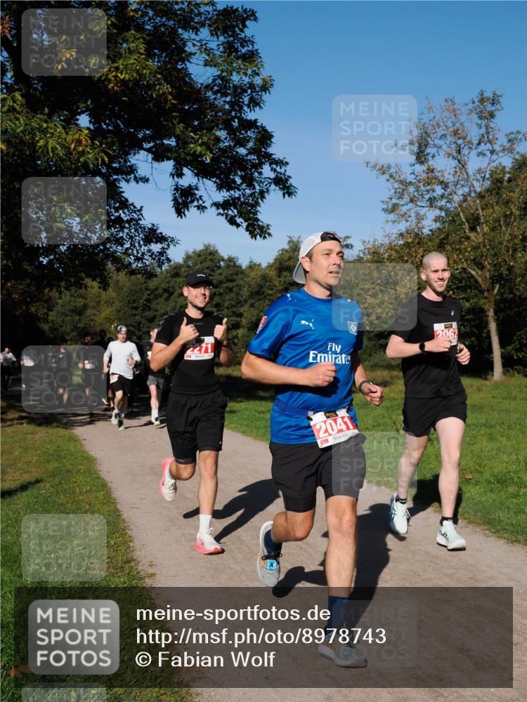 28.09.2025 - 33. Volkslauf durch das schöne Alstertal Fabian Wolf http://msf.ph/oto/8978743 28.09.2025 10:24:40 Laufen 2271, 2062, 2041 meine-sportfotos.de