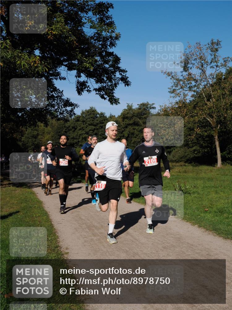 28.09.2025 - 33. Volkslauf durch das schöne Alstertal Fabian Wolf http://msf.ph/oto/8978750 28.09.2025 10:24:43 Laufen 2304, 2110, 2109 meine-sportfotos.de