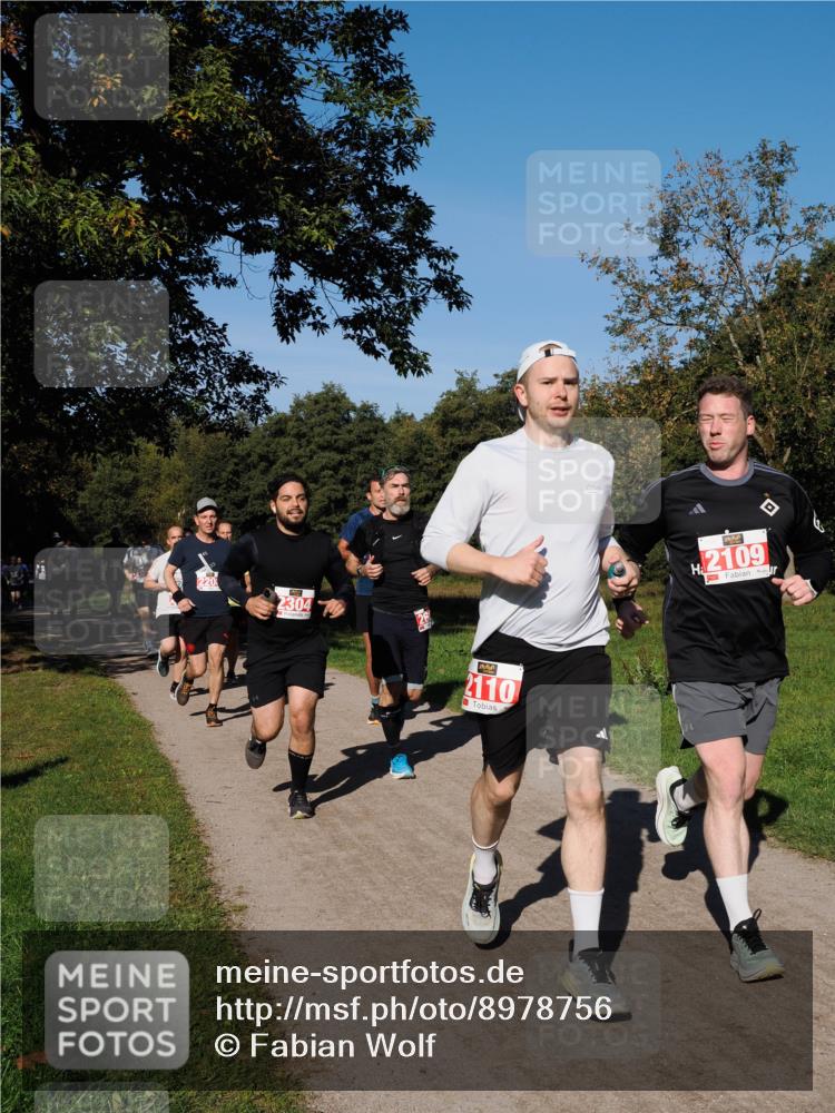28.09.2025 - 33. Volkslauf durch das schöne Alstertal Fabian Wolf http://msf.ph/oto/8978756 28.09.2025 10:24:44 Laufen 2304, 2110, 2109 meine-sportfotos.de