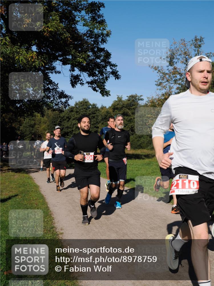 28.09.2025 - 33. Volkslauf durch das schöne Alstertal Fabian Wolf http://msf.ph/oto/8978759 28.09.2025 10:24:44 Laufen 2208, 2304, 2110 meine-sportfotos.de