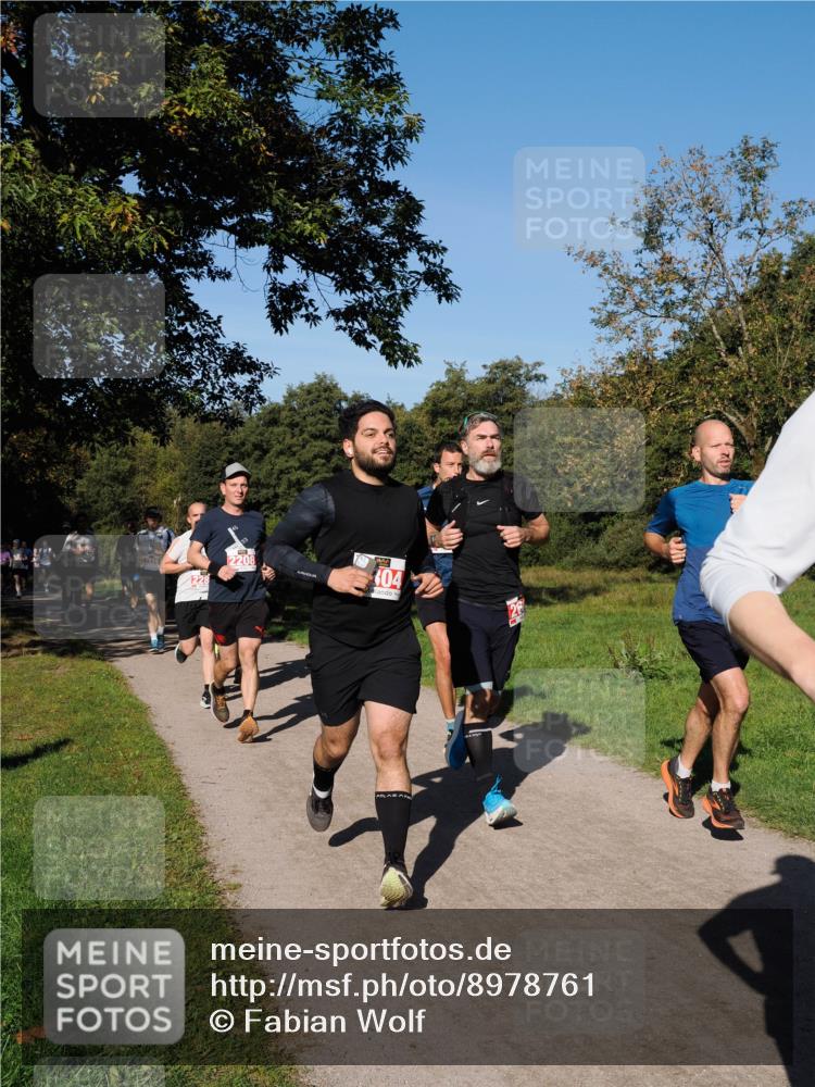 28.09.2025 - 33. Volkslauf durch das schöne Alstertal Fabian Wolf http://msf.ph/oto/8978761 28.09.2025 10:24:44 Laufen 2208, 04 meine-sportfotos.de