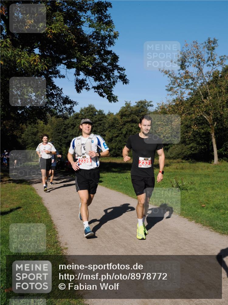 28.09.2025 - 33. Volkslauf durch das schöne Alstertal Fabian Wolf http://msf.ph/oto/8978772 28.09.2025 10:24:48 Laufen 2339, 2331 meine-sportfotos.de