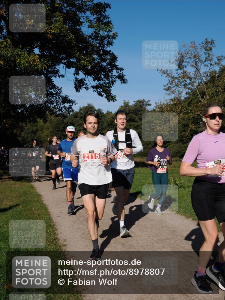 28.09.2025 - 33. Volkslauf durch das schöne Alstertal Fabian Wolf http://msf.ph/oto/8978807 28.09.2025 10:24:58 Laufen 2555, 2115, 20, 2446 meine-sportfotos.de