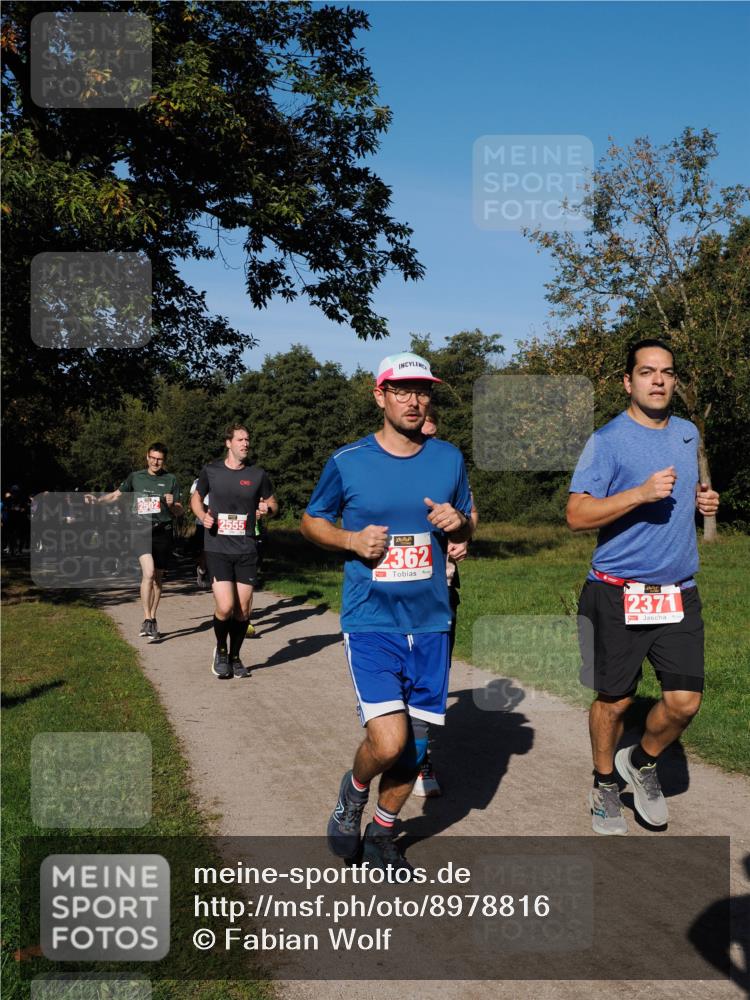 28.09.2025 - 33. Volkslauf durch das schöne Alstertal Fabian Wolf http://msf.ph/oto/8978816 28.09.2025 10:24:59 Laufen 2362, 2371 meine-sportfotos.de