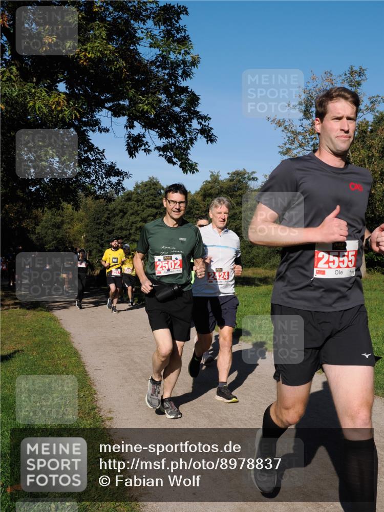 28.09.2025 - 33. Volkslauf durch das schöne Alstertal Fabian Wolf http://msf.ph/oto/8978837 28.09.2025 10:25:01 Laufen 1, 1, 2502, 2424, 2555 meine-sportfotos.de