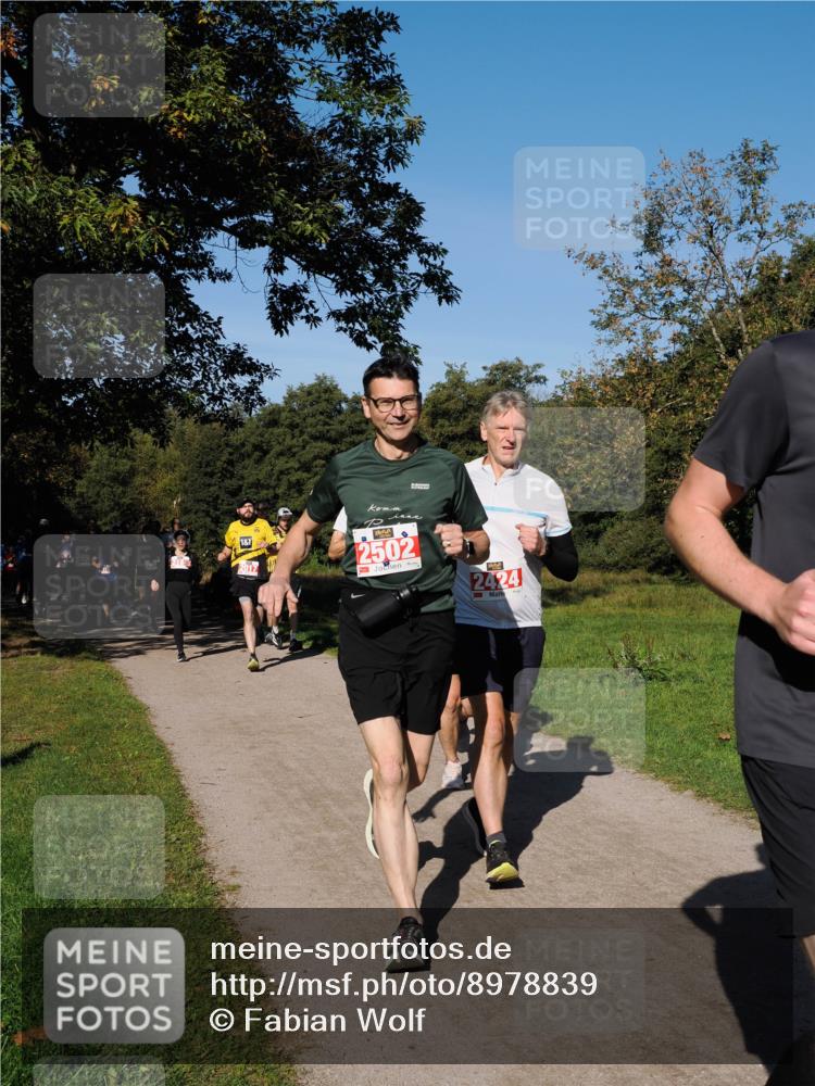 28.09.2025 - 33. Volkslauf durch das schöne Alstertal Fabian Wolf http://msf.ph/oto/8978839 28.09.2025 10:25:01 Laufen 1, 1, 2017, 2502, 2424 meine-sportfotos.de