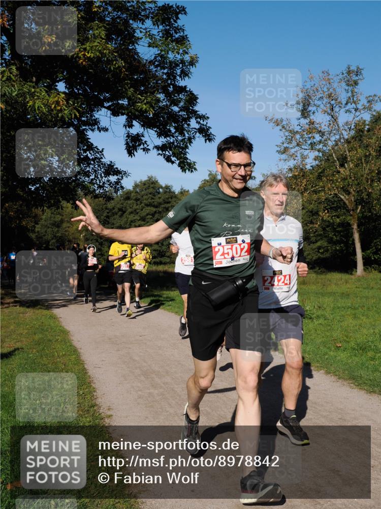 28.09.2025 - 33. Volkslauf durch das schöne Alstertal Fabian Wolf http://msf.ph/oto/8978842 28.09.2025 10:25:02 Laufen 2581, 2502, 2424 meine-sportfotos.de