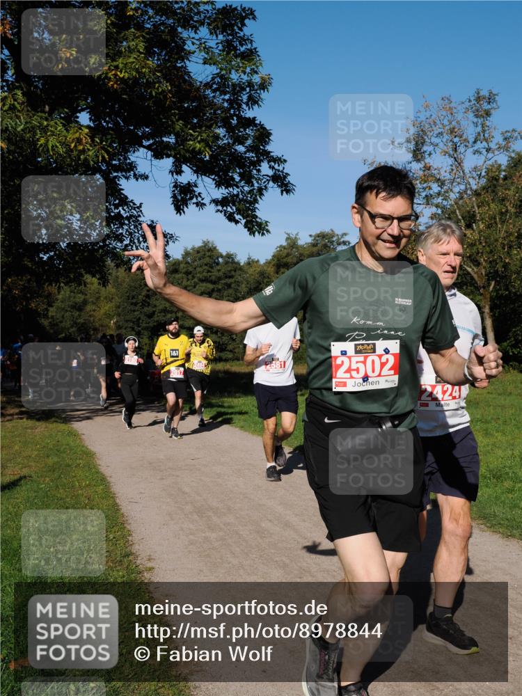 28.09.2025 - 33. Volkslauf durch das schöne Alstertal Fabian Wolf http://msf.ph/oto/8978844 28.09.2025 10:25:02 Laufen 1, 1, 2017, 2502, 2424 meine-sportfotos.de