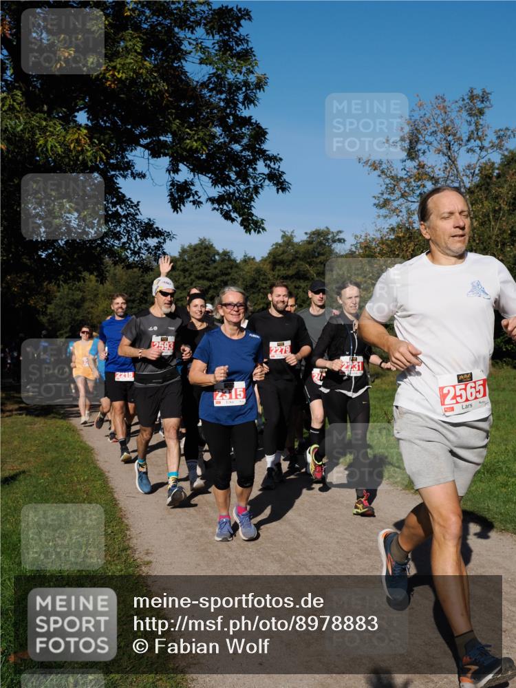 28.09.2025 - 33. Volkslauf durch das schöne Alstertal Fabian Wolf http://msf.ph/oto/8978883 28.09.2025 10:25:08 Laufen 2215, 20, 2593, 2315, 2279, 2565 meine-sportfotos.de