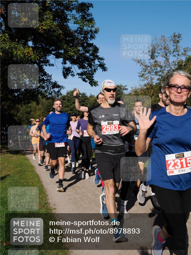 28.09.2025 - 33. Volkslauf durch das schöne Alstertal Fabian Wolf http://msf.ph/oto/8978893 28.09.2025 10:25:09 Laufen 2215, 379, 2593, 80, 2315 meine-sportfotos.de