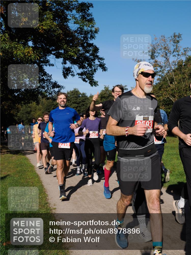 28.09.2025 - 33. Volkslauf durch das schöne Alstertal Fabian Wolf http://msf.ph/oto/8978896 28.09.2025 10:25:09 Laufen 2215, 79, 2447, 593 meine-sportfotos.de