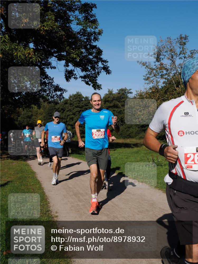 28.09.2025 - 33. Volkslauf durch das schöne Alstertal Fabian Wolf http://msf.ph/oto/8978932 28.09.2025 10:25:14 Laufen 2207, 2999, 26 meine-sportfotos.de