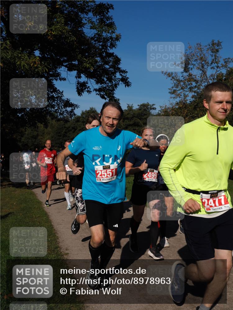 28.09.2025 - 33. Volkslauf durch das schöne Alstertal Fabian Wolf http://msf.ph/oto/8978963 28.09.2025 10:25:18 Laufen 2204, 2551, 2499, 2477 meine-sportfotos.de