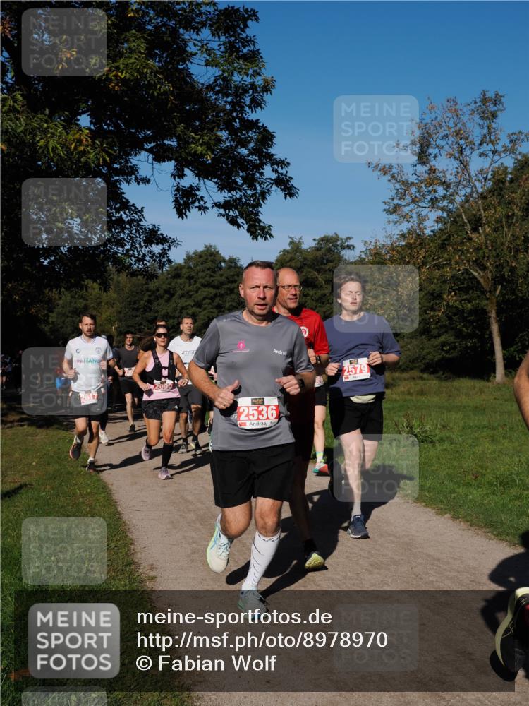28.09.2025 - 33. Volkslauf durch das schöne Alstertal Fabian Wolf http://msf.ph/oto/8978970 28.09.2025 10:25:20 Laufen 2090, 2536, 2579, 186 meine-sportfotos.de
