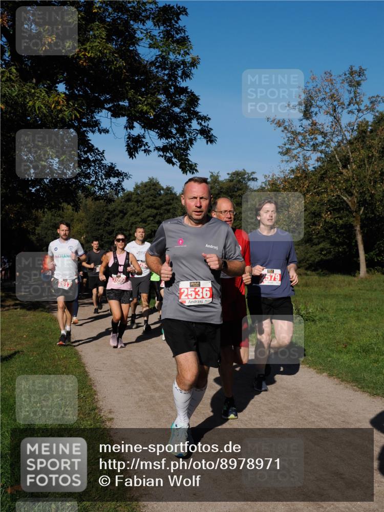 28.09.2025 - 33. Volkslauf durch das schöne Alstertal Fabian Wolf http://msf.ph/oto/8978971 28.09.2025 10:25:20 Laufen 2617, 2090, 2536, 2579 meine-sportfotos.de