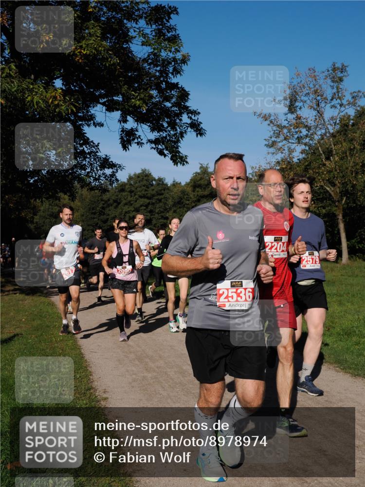 28.09.2025 - 33. Volkslauf durch das schöne Alstertal Fabian Wolf http://msf.ph/oto/8978974 28.09.2025 10:25:21 Laufen 2090, 59, 2204, 2536, 2579 meine-sportfotos.de