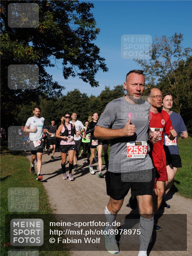 28.09.2025 - 33. Volkslauf durch das schöne Alstertal Fabian Wolf http://msf.ph/oto/8978975 28.09.2025 10:25:21 Laufen 090, 2085, 2536, 04, 2579 meine-sportfotos.de