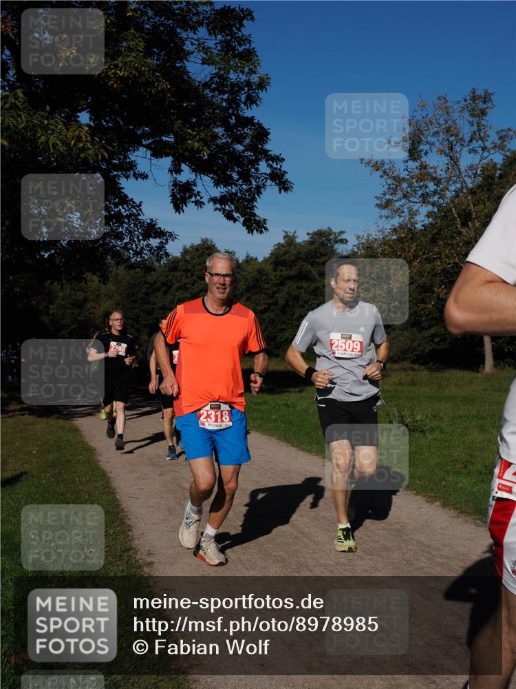 28.09.2025 - 33. Volkslauf durch das schöne Alstertal Fabian Wolf http://msf.ph/oto/8978985 28.09.2025 10:25:25 Laufen 2318, 2509 meine-sportfotos.de