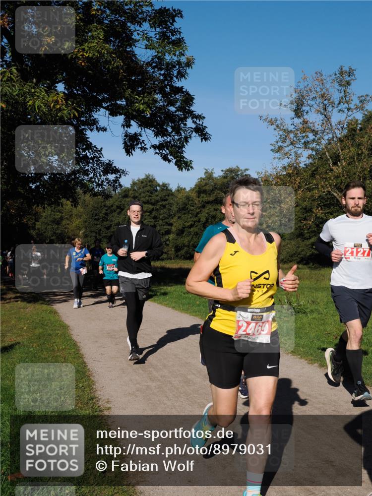 28.09.2025 - 33. Volkslauf durch das schöne Alstertal Fabian Wolf http://msf.ph/oto/8979031 28.09.2025 10:25:35 Laufen 1850, 2469, 2127 meine-sportfotos.de