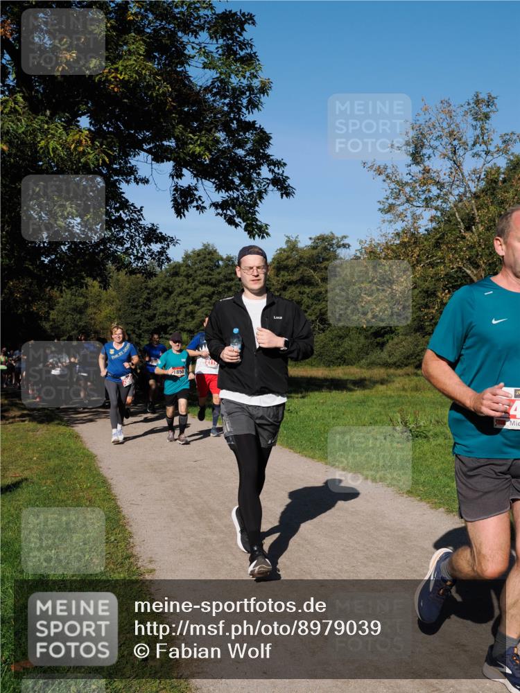 28.09.2025 - 33. Volkslauf durch das schöne Alstertal Fabian Wolf http://msf.ph/oto/8979039 28.09.2025 10:25:36 Laufen 1850 meine-sportfotos.de