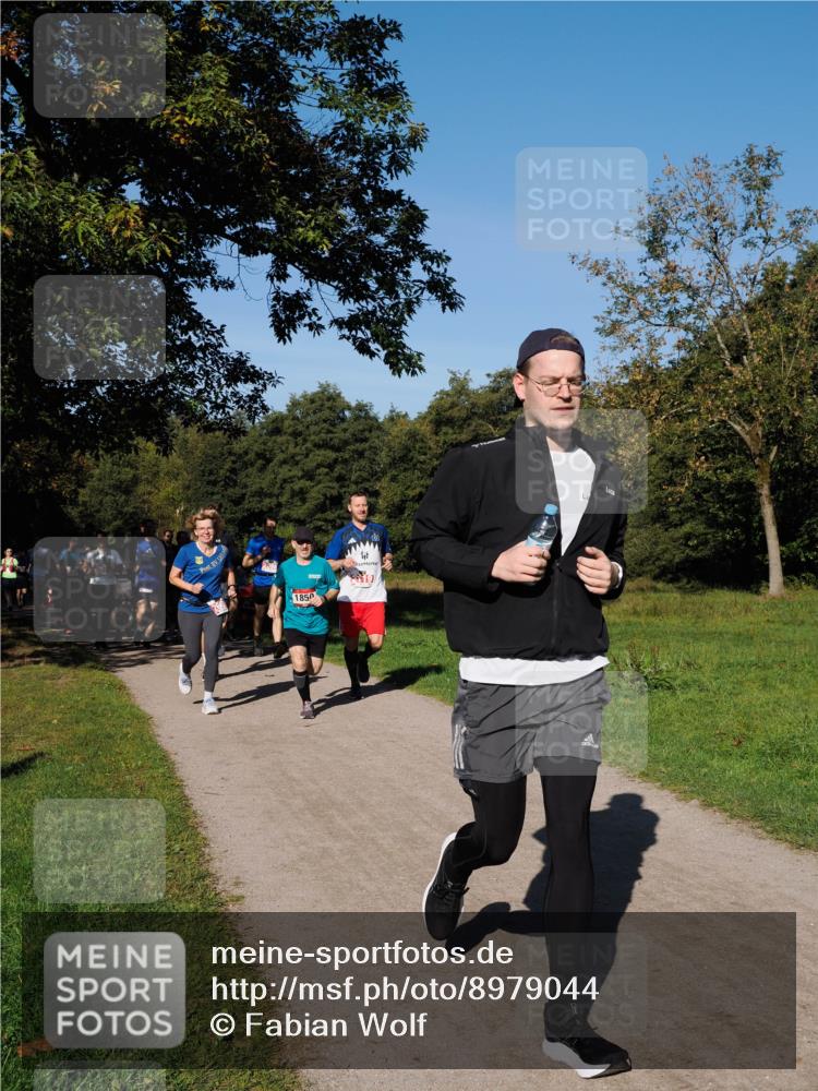 28.09.2025 - 33. Volkslauf durch das schöne Alstertal Fabian Wolf http://msf.ph/oto/8979044 28.09.2025 10:25:37 Laufen 1850 meine-sportfotos.de