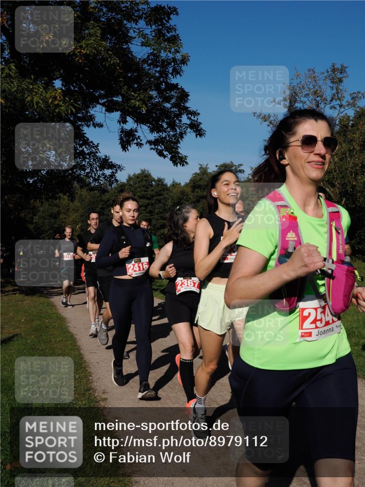 28.09.2025 - 33. Volkslauf durch das schöne Alstertal Fabian Wolf http://msf.ph/oto/8979112 28.09.2025 10:25:50 Laufen 2181, 2416, 2367, 254 meine-sportfotos.de