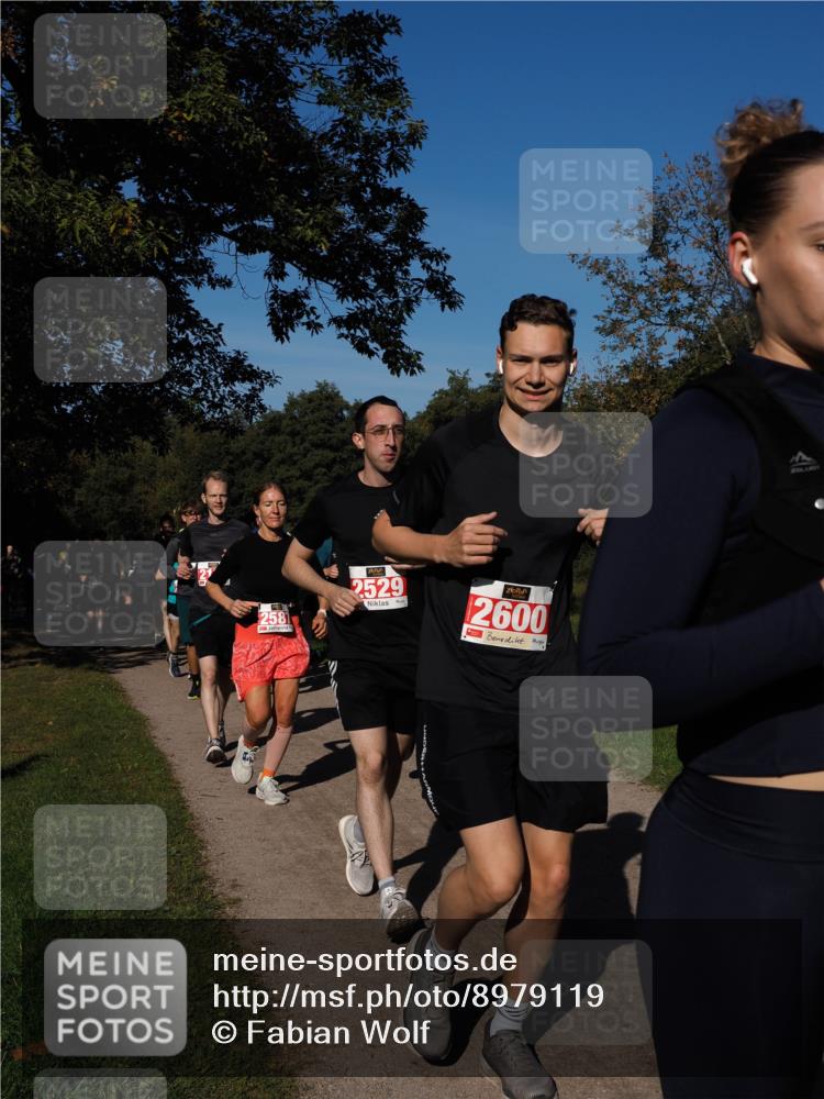 28.09.2025 - 33. Volkslauf durch das schöne Alstertal Fabian Wolf http://msf.ph/oto/8979119 28.09.2025 10:25:51 Laufen 2581, 2529, 2600 meine-sportfotos.de