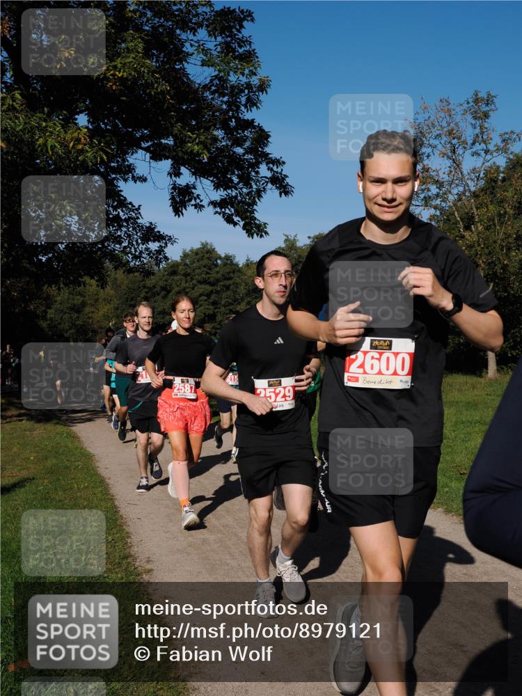 28.09.2025 - 33. Volkslauf durch das schöne Alstertal Fabian Wolf http://msf.ph/oto/8979121 28.09.2025 10:25:51 Laufen 2587, 2529, 2600 meine-sportfotos.de