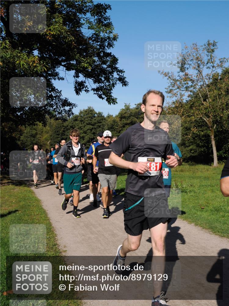 28.09.2025 - 33. Volkslauf durch das schöne Alstertal Fabian Wolf http://msf.ph/oto/8979129 28.09.2025 10:25:53 Laufen 2431, 2096, 81, 50 meine-sportfotos.de