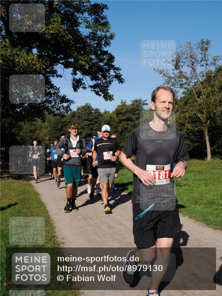 28.09.2025 - 33. Volkslauf durch das schöne Alstertal Fabian Wolf http://msf.ph/oto/8979130 28.09.2025 10:25:53 Laufen 2431, 209, 2097, 181 meine-sportfotos.de