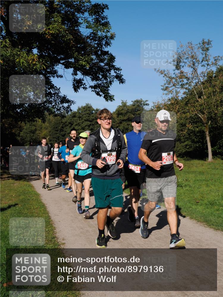 28.09.2025 - 33. Volkslauf durch das schöne Alstertal Fabian Wolf http://msf.ph/oto/8979136 28.09.2025 10:25:54 Laufen 431, 2449, 096, 2454, 2097 meine-sportfotos.de