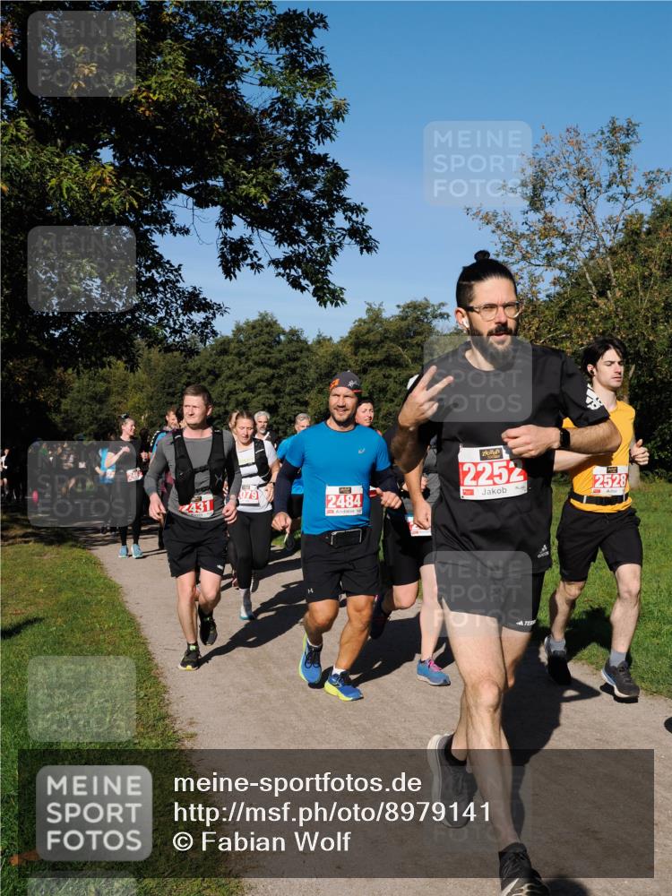 28.09.2025 - 33. Volkslauf durch das schöne Alstertal Fabian Wolf http://msf.ph/oto/8979141 28.09.2025 10:25:56 Laufen 431, 2484, 2252, 2528 meine-sportfotos.de