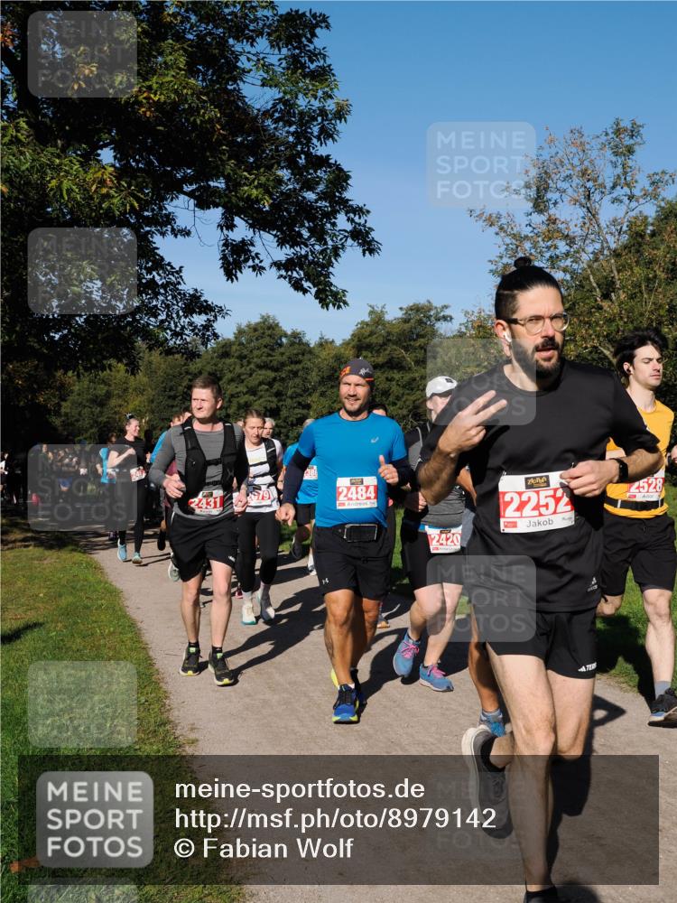 28.09.2025 - 33. Volkslauf durch das schöne Alstertal Fabian Wolf http://msf.ph/oto/8979142 28.09.2025 10:25:56 Laufen 2431, 2079, 2484, 2420, 2252, 2528 meine-sportfotos.de