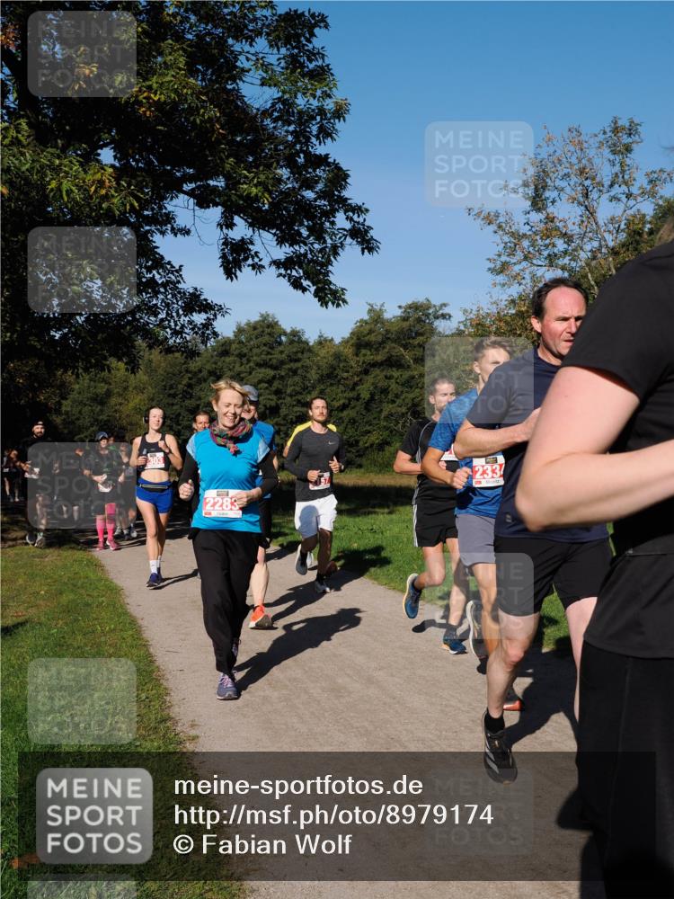28.09.2025 - 33. Volkslauf durch das schöne Alstertal Fabian Wolf http://msf.ph/oto/8979174 28.09.2025 10:26:01 Laufen 303, 2283, 233 meine-sportfotos.de