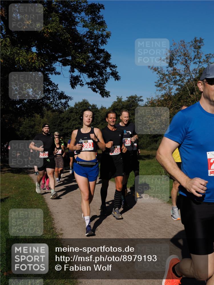 28.09.2025 - 33. Volkslauf durch das schöne Alstertal Fabian Wolf http://msf.ph/oto/8979193 28.09.2025 10:26:03 Laufen 2122, 303, 2558, 346 meine-sportfotos.de