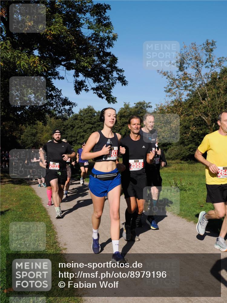 28.09.2025 - 33. Volkslauf durch das schöne Alstertal Fabian Wolf http://msf.ph/oto/8979196 28.09.2025 10:26:04 Laufen 2122, 303, 2558, 264 meine-sportfotos.de