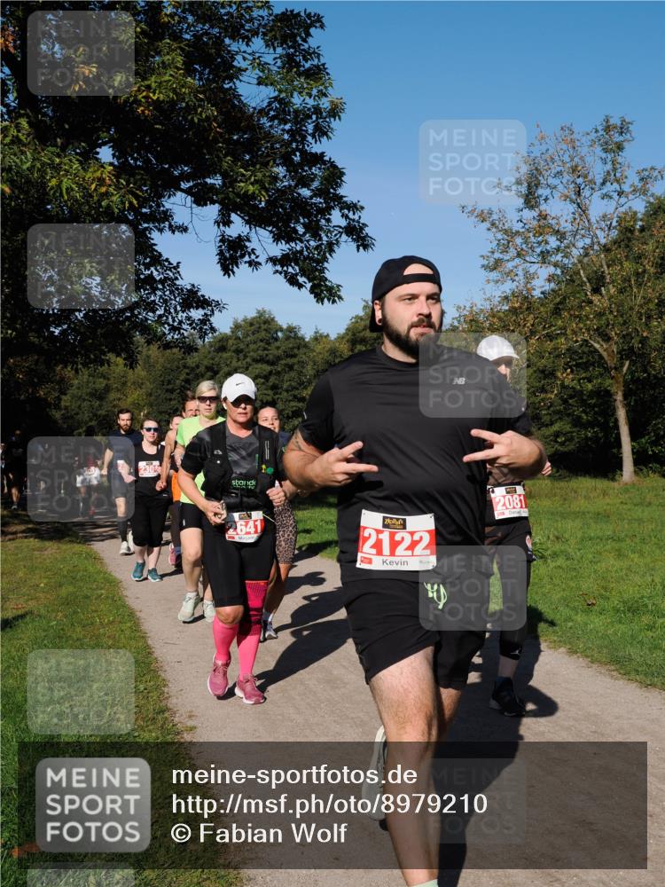 28.09.2025 - 33. Volkslauf durch das schöne Alstertal Fabian Wolf http://msf.ph/oto/8979210 28.09.2025 10:26:05 Laufen 230, 641, 2122, 2081 meine-sportfotos.de