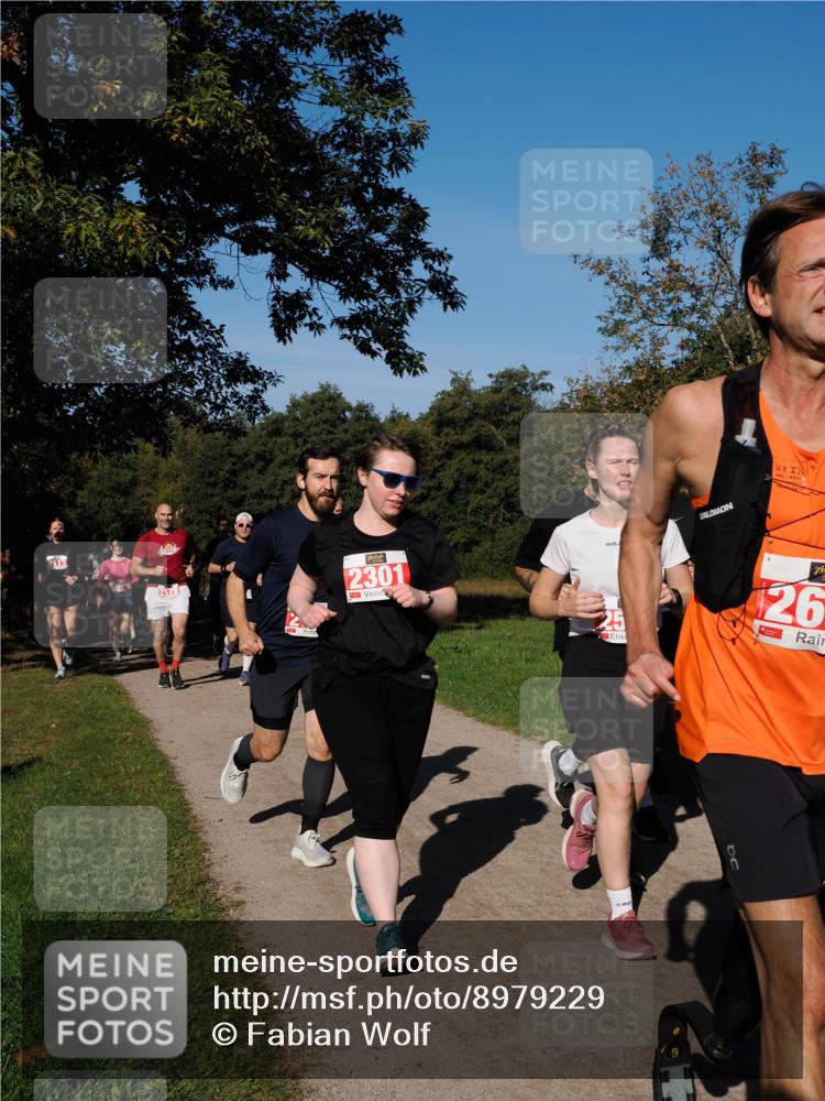 28.09.2025 - 33. Volkslauf durch das schöne Alstertal Fabian Wolf http://msf.ph/oto/8979229 28.09.2025 10:26:08 Laufen 2179, 2301, 26 meine-sportfotos.de
