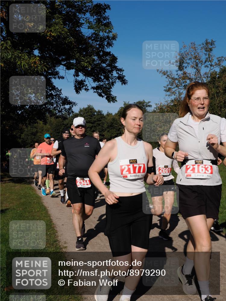 28.09.2025 - 33. Volkslauf durch das schöne Alstertal Fabian Wolf http://msf.ph/oto/8979290 28.09.2025 10:26:17 Laufen 2544, 2177, 2601, 2163, 1 meine-sportfotos.de