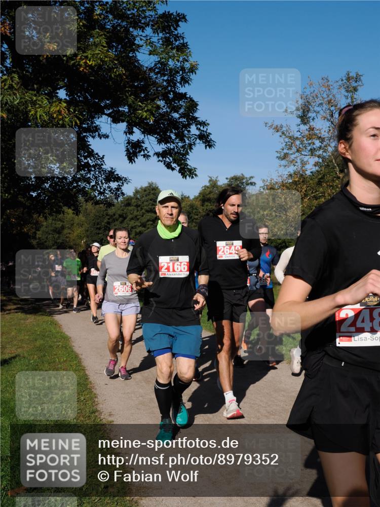 28.09.2025 - 33. Volkslauf durch das schöne Alstertal Fabian Wolf http://msf.ph/oto/8979352 28.09.2025 10:26:29 Laufen 2519, 2606, 2166, 2649, 248 meine-sportfotos.de