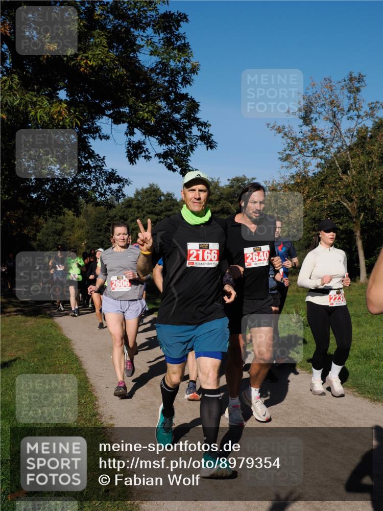 28.09.2025 - 33. Volkslauf durch das schöne Alstertal Fabian Wolf http://msf.ph/oto/8979354 28.09.2025 10:26:29 Laufen 2606, 2166, 2640, 2238 meine-sportfotos.de