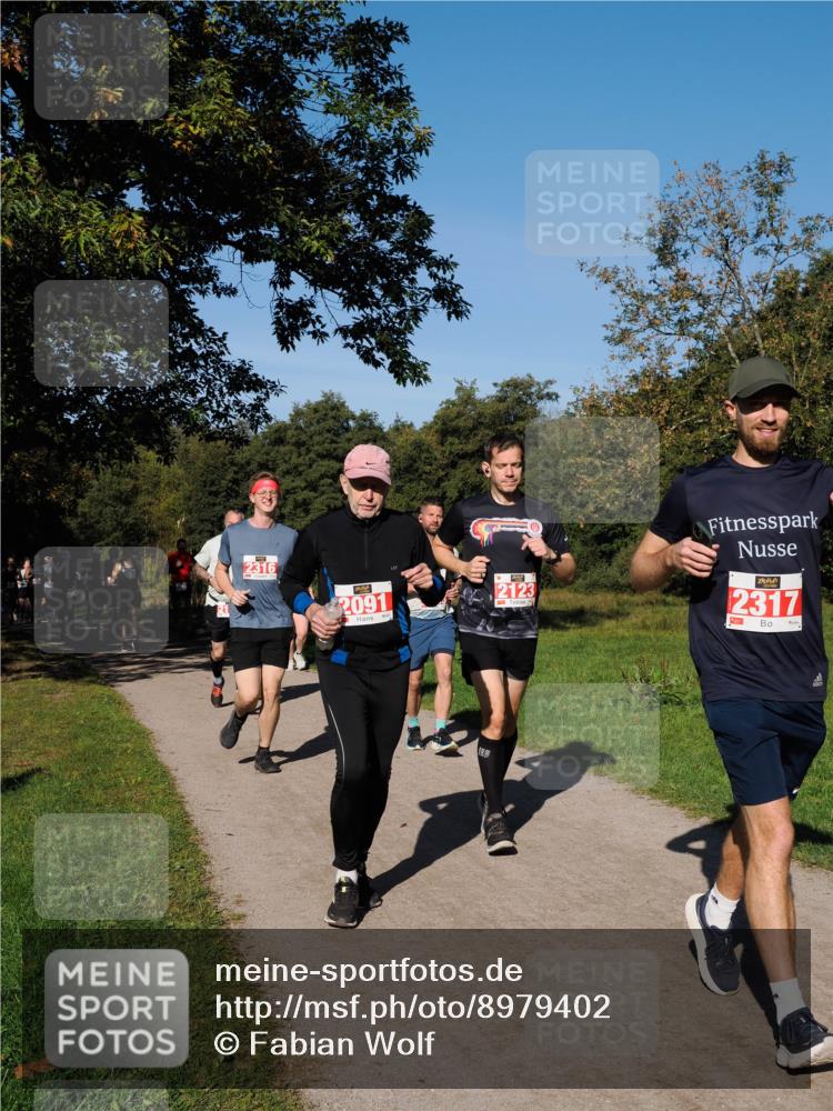 28.09.2025 - 33. Volkslauf durch das schöne Alstertal Fabian Wolf http://msf.ph/oto/8979402 28.09.2025 10:26:38 Laufen 2316, 2091, 2123, 2317, 1 meine-sportfotos.de
