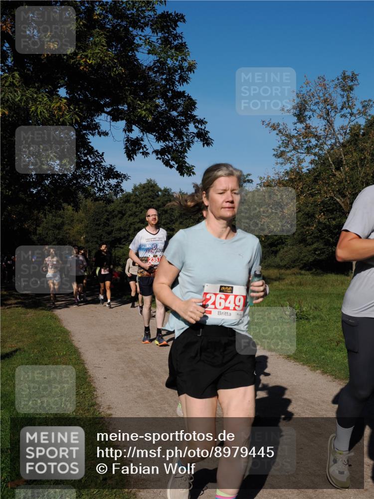 28.09.2025 - 33. Volkslauf durch das schöne Alstertal Fabian Wolf http://msf.ph/oto/8979445 28.09.2025 10:26:52 Laufen 2251, 2357, 2649 meine-sportfotos.de