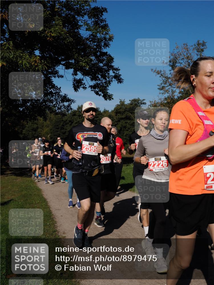 28.09.2025 - 33. Volkslauf durch das schöne Alstertal Fabian Wolf http://msf.ph/oto/8979475 28.09.2025 10:27:05 Laufen 2599, 2076, 2226, 2 meine-sportfotos.de