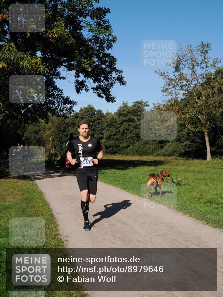 28.09.2025 - 33. Volkslauf durch das schöne Alstertal Fabian Wolf http://msf.ph/oto/8979646 28.09.2025 10:33:25 Laufen  meine-sportfotos.de