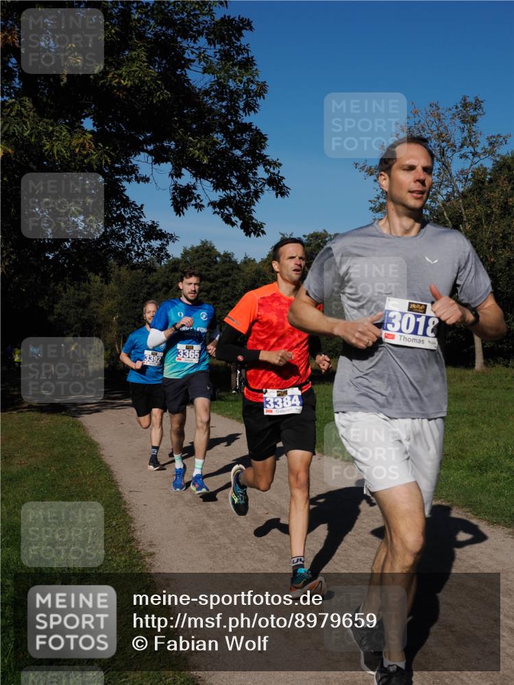 28.09.2025 - 33. Volkslauf durch das schöne Alstertal Fabian Wolf http://msf.ph/oto/8979659 28.09.2025 10:33:32 Laufen 3392, 3365, 3384, 3018 meine-sportfotos.de