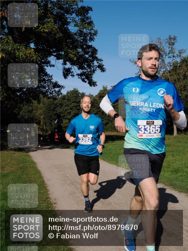 28.09.2025 - 33. Volkslauf durch das schöne Alstertal Fabian Wolf http://msf.ph/oto/8979670 28.09.2025 10:33:33 Laufen 3392, 3365 meine-sportfotos.de