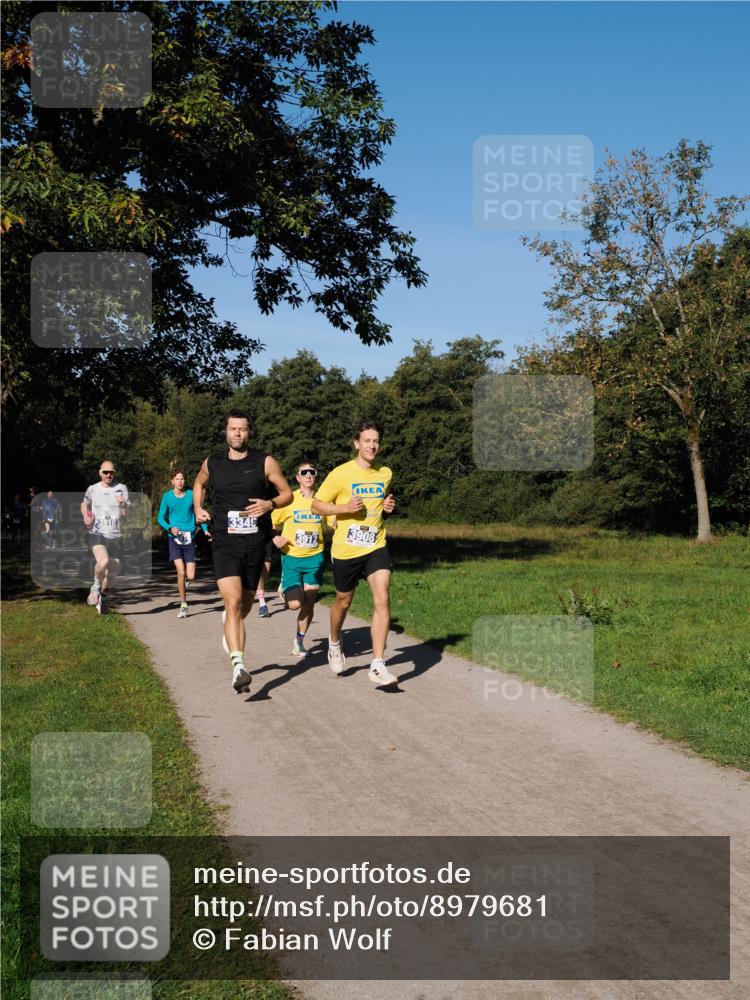 28.09.2025 - 33. Volkslauf durch das schöne Alstertal Fabian Wolf http://msf.ph/oto/8979681 28.09.2025 10:33:36 Laufen 3910, 3908 meine-sportfotos.de