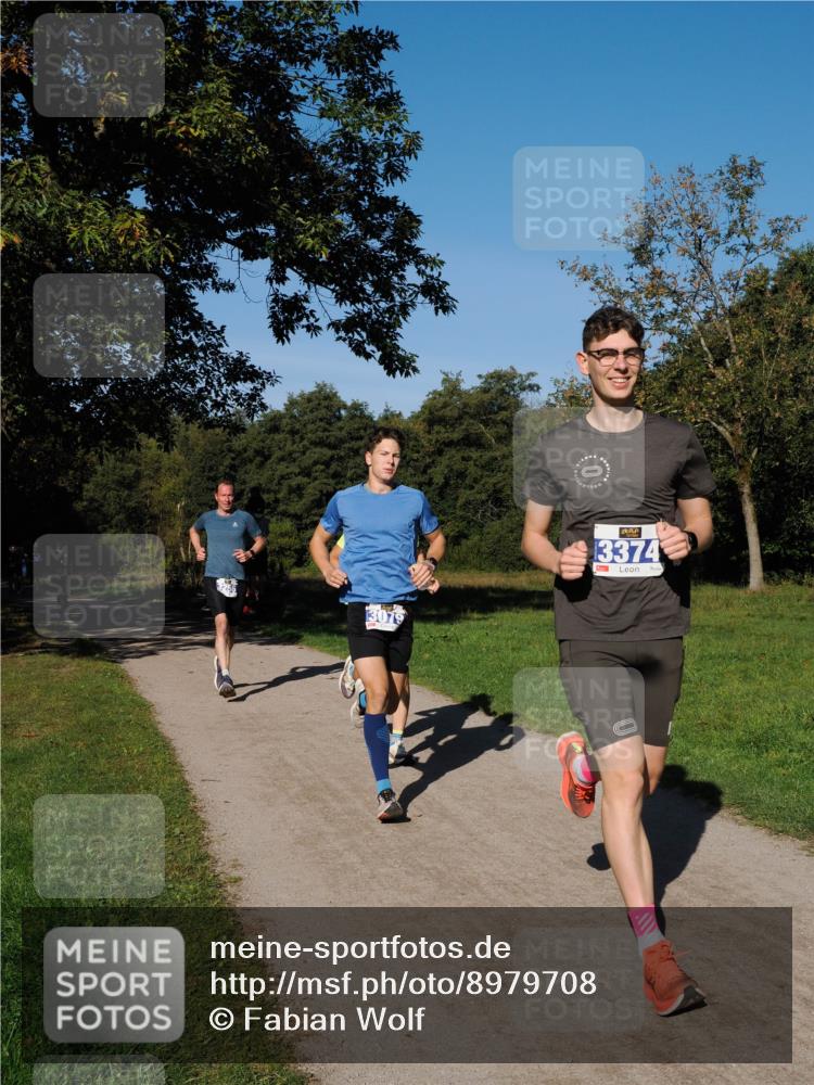 28.09.2025 - 33. Volkslauf durch das schöne Alstertal Fabian Wolf http://msf.ph/oto/8979708 28.09.2025 10:33:44 Laufen 3079, 3374, 1 meine-sportfotos.de